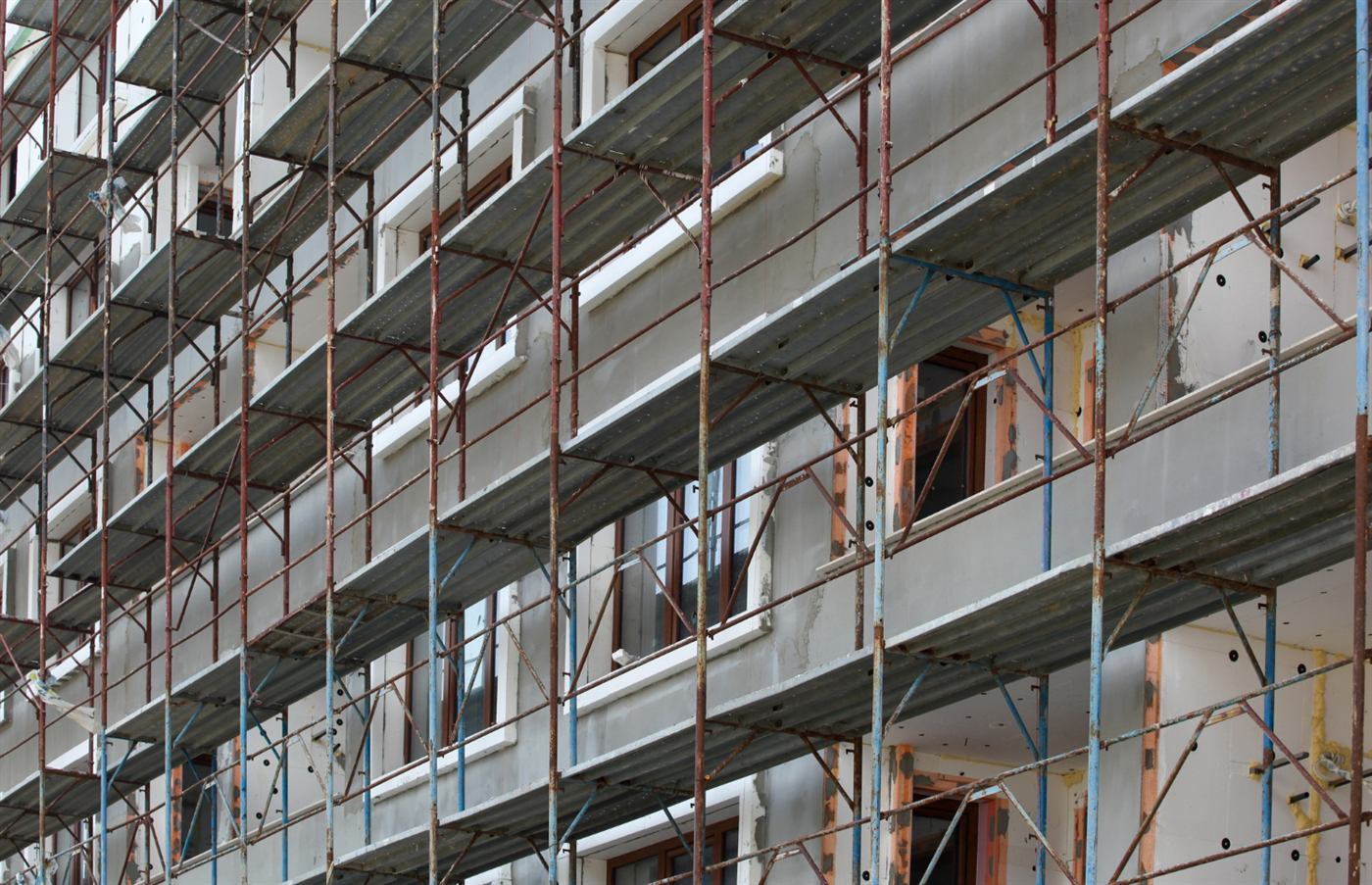 Bina cephesinde kurulu iskele