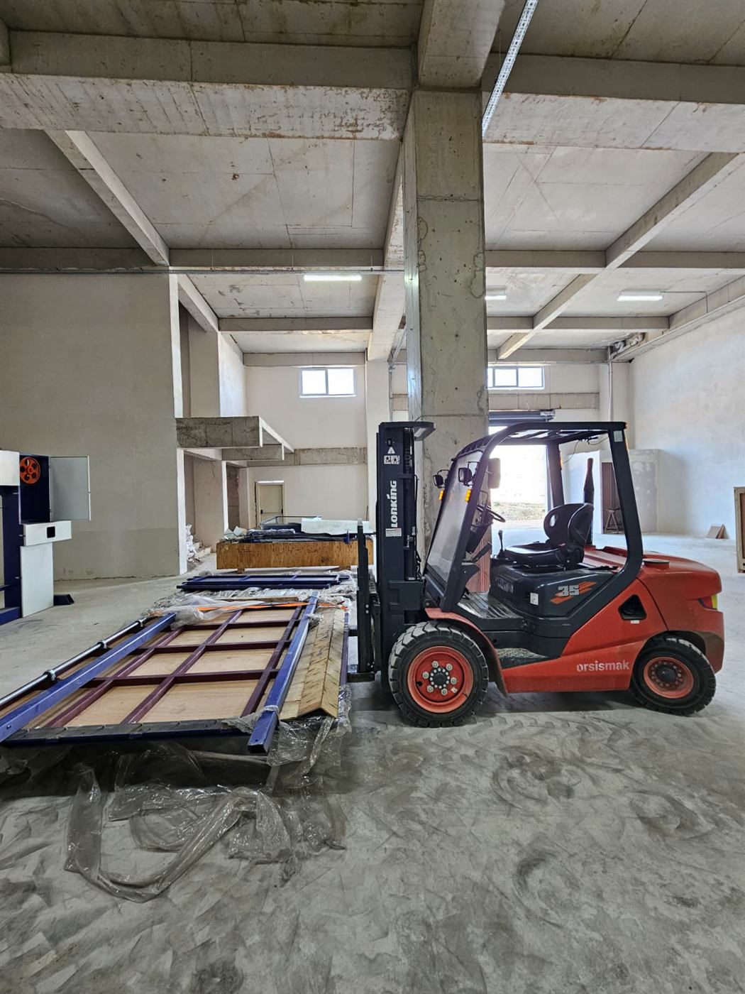 Forklift ile yük taşıma