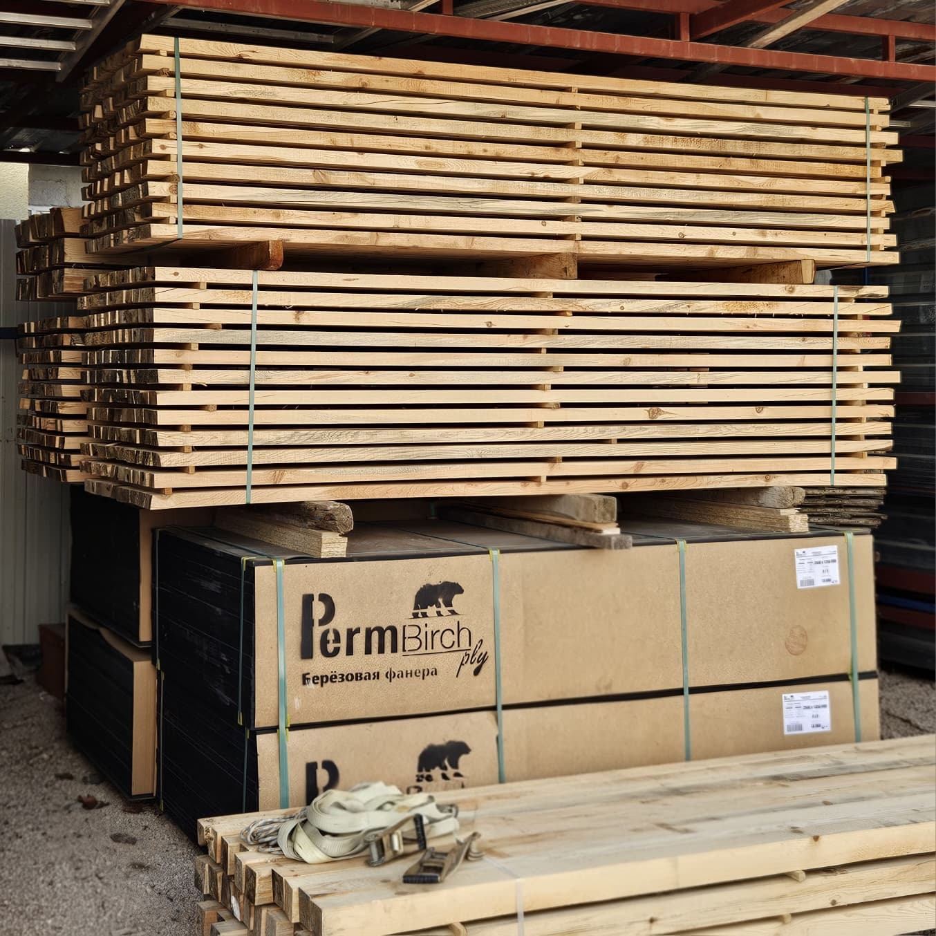 Kereste ve plywood stoğu