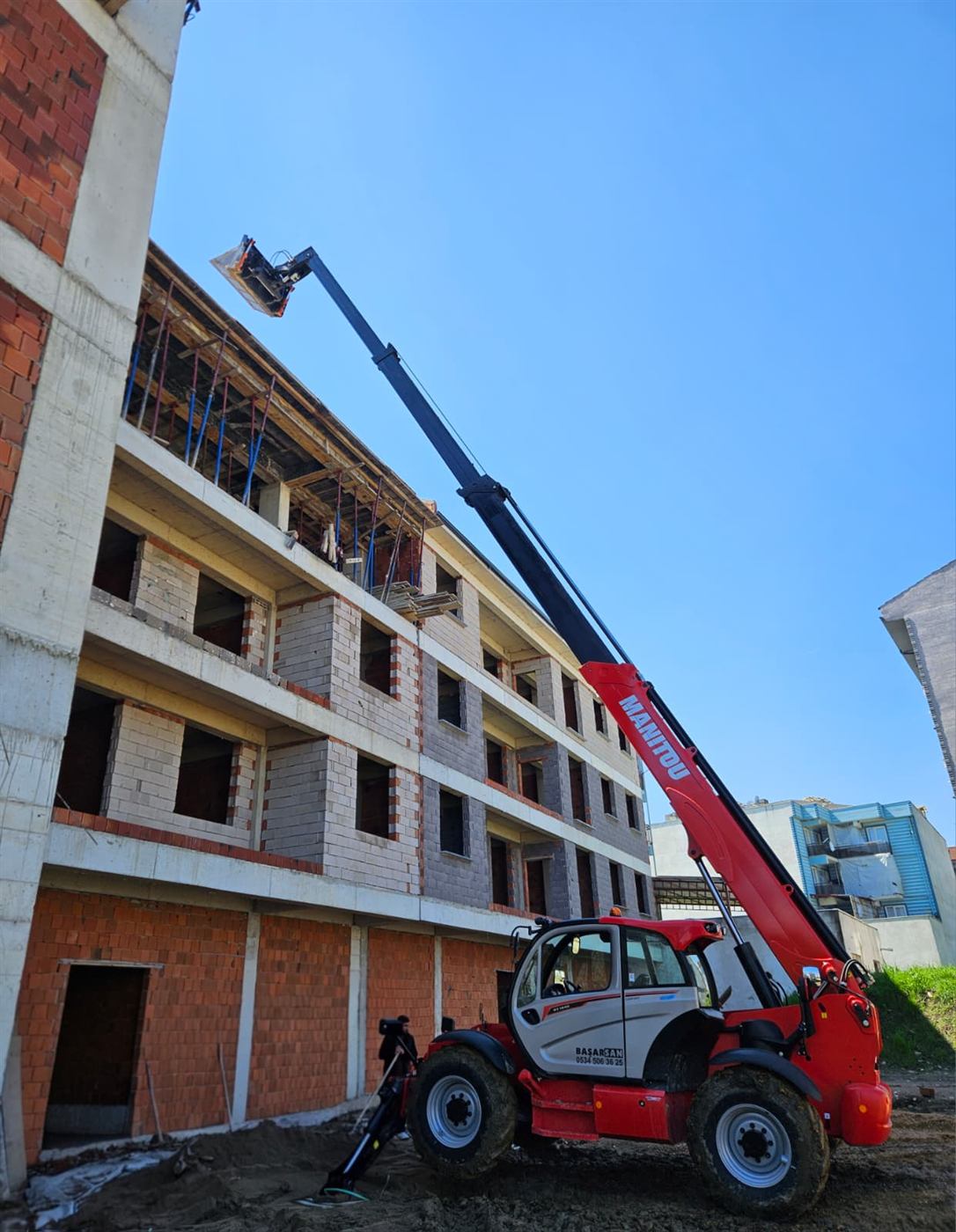 Bina inşaatında manitou